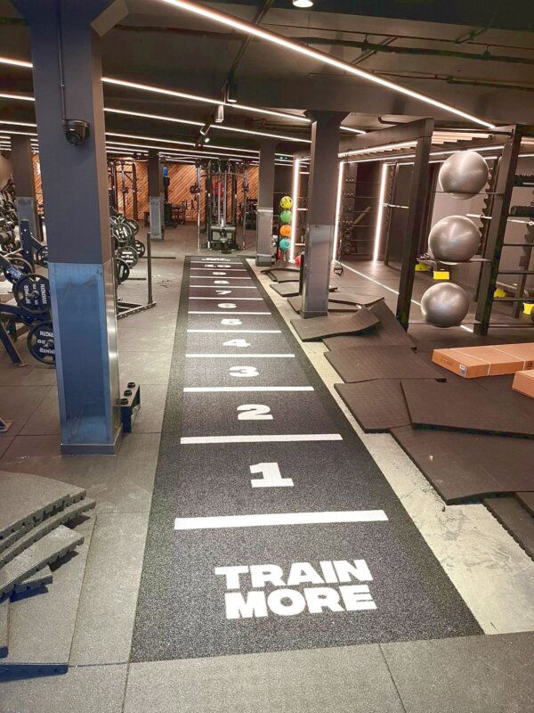 Kunstrasen Fitness Fitnessstudio Gym Crossfit Functional Sprint Speed Track Indoor Gewichtschlitten 1