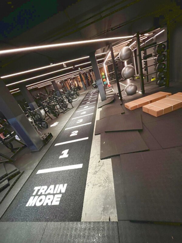 Kunstrasen Fitness Fitnessstudio Gym Crossfit Functional Sprint Speed Track Indoor Gewichtschlitten 4