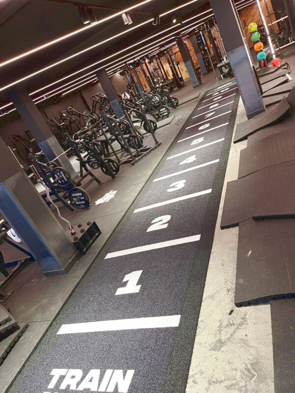 Kunstrasen Fitness Fitnessstudio Gym Crossfit Functional Sprint Speed Track Indoor Gewichtschlitten 5