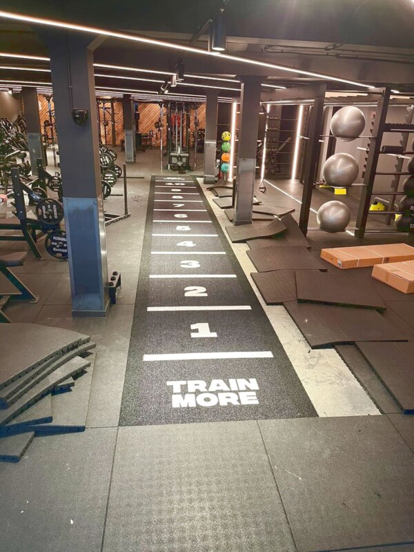 Kunstrasen Fitness Fitnessstudio Gym Crossfit Functional Sprint Speed Track Indoor Gewichtschlitten 6